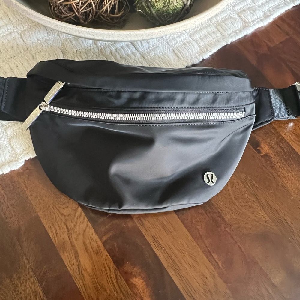 Lululemon city adventure 2.5L belt bag